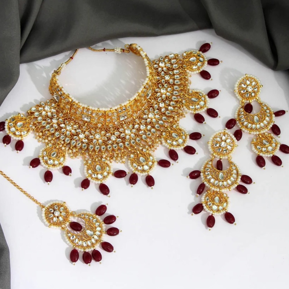 Bridal jewelry set in Zirconia and rubies.